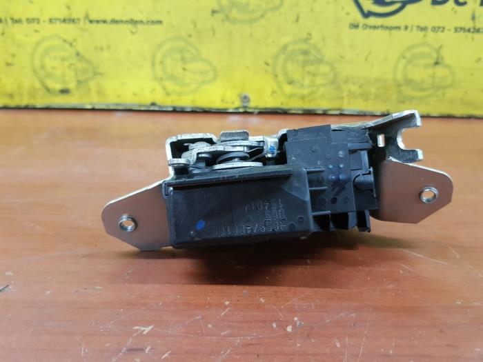 Tailgate lock mechanism from a Mercedes-Benz C Estate (S205) C-220 CDI BlueTEC, C-220 d 2.2 16V 2014