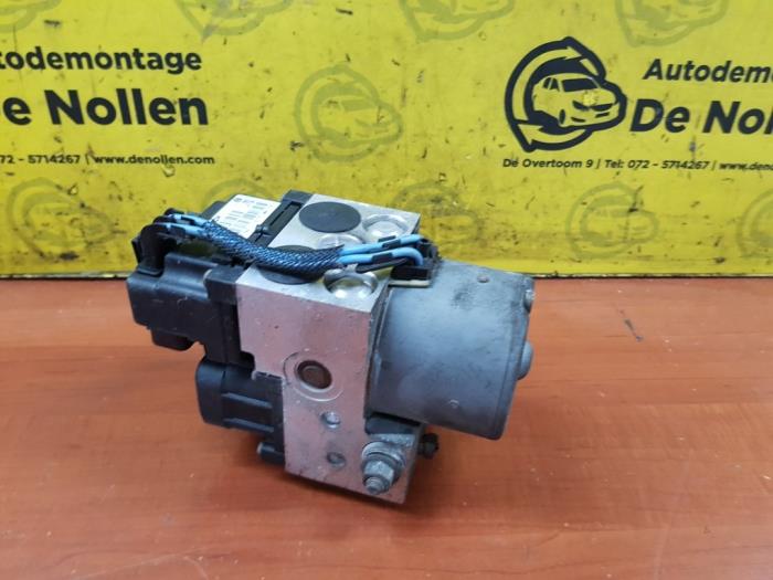 Begagnade ABS-pump Nissan Primera Traveller (WP11) 2.0 16V Pris € 57,00 Marginaltabell erbjuds av autodemontage denollen