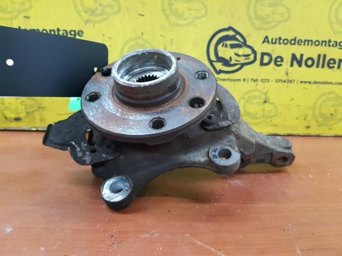 Front wheel bearing from a Opel Corsa C (F08/68) 1.4 16V 2001