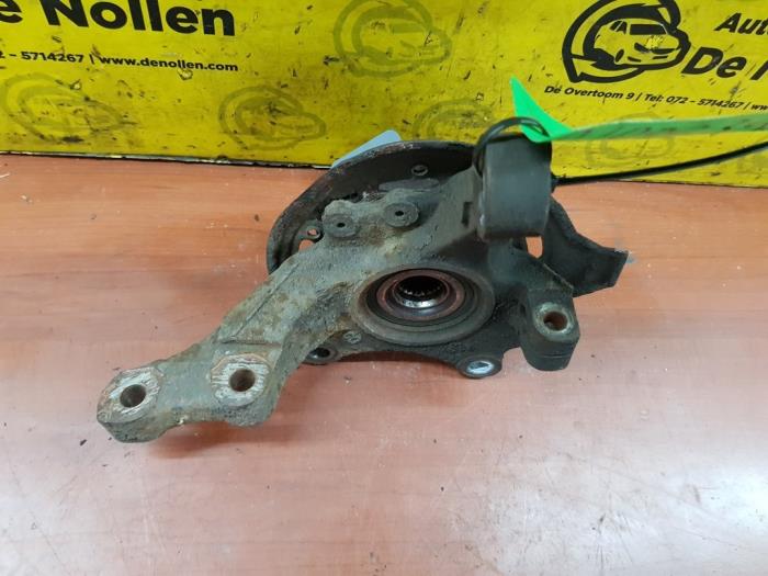 Front wheel bearing from a Opel Corsa C (F08/68) 1.4 16V 2001