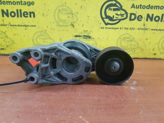 Usados Rodillo tensor correa múltiple Volkswagen Polo IV (9N1/2/3) 1.4 TDI 70 Precio € 20,00 Norma de margen ofrecido por autodemontage denollen