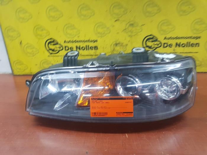 Używane Reflektor lewy Fiat Punto II (188) 1.2 60 S Cena € 40,00 Procedura marży oferowane przez autodemontage denollen