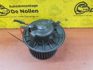 Usados Motor de ventilador de calefactor Volkswagen Caddy III (2KA,2KH,2CA,2CH) 2.0 SDI Precio € 30,00 Norma de margen ofrecido por de Nollen autorecycling