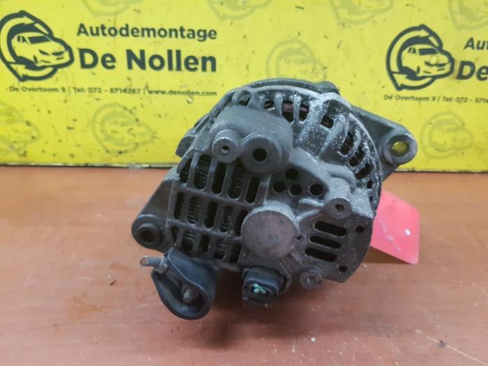 Dynamo van een Chrysler Neon II 2.0 16V R/T 2002