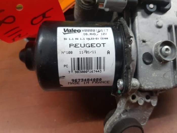 Front wiper motor from a Peugeot RCZ (4J) 1.6 16V THP 2011