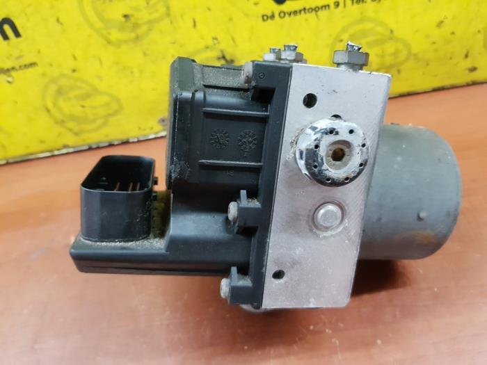 Usagé Bloc ABS Alfa Romeo 147 (937) 1.6 Twin Spark 16V Prix € 66,00 Règlement à la marge proposé par autodemontage denollen