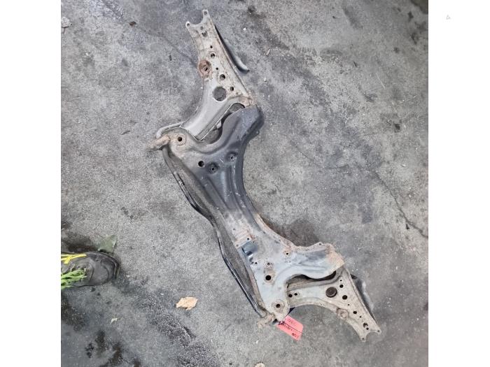 Subframe from a Volkswagen Polo III (6N1) 1.6i 75 1998