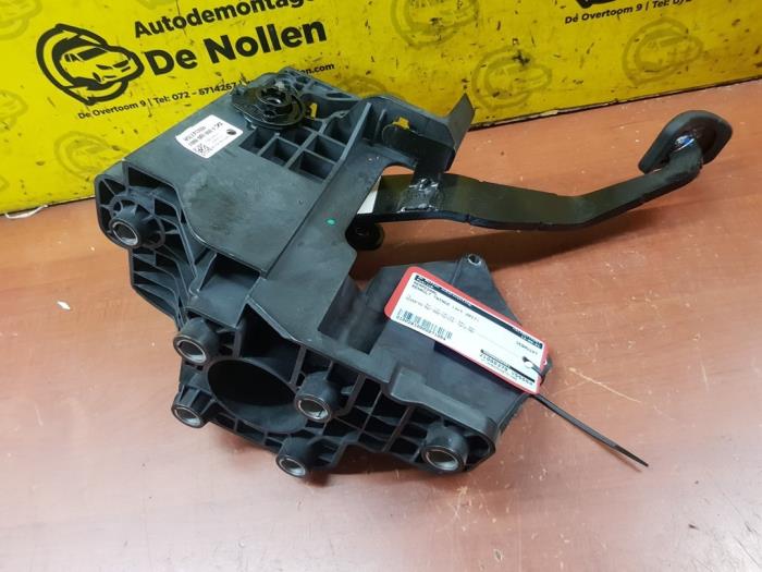 Używane Pedal hamulca Renault Twingo III (AH) 1.0 SCe 70 12V Cena € 75,00 Procedura marży oferowane przez autodemontage denollen