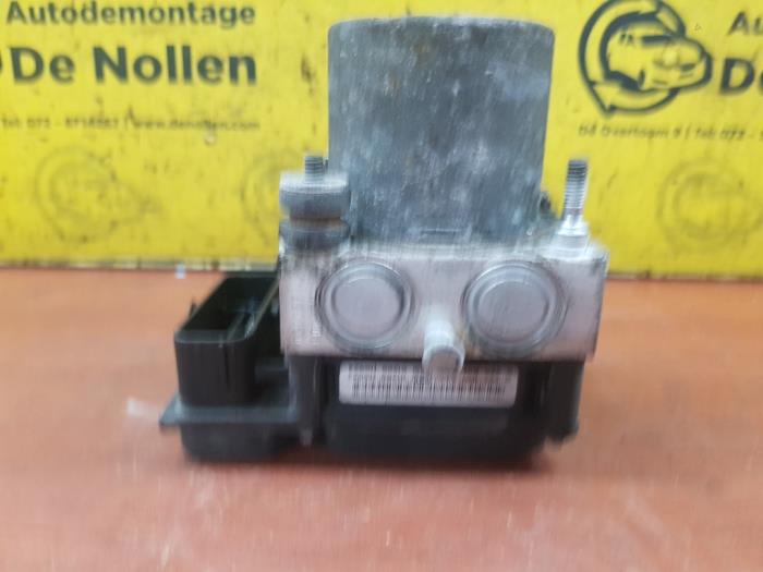 ABS Pumpe van een Citroën Jumpy (G9) 2.0 HDI 120 16V 2011