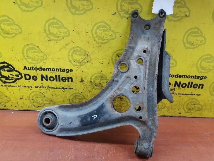 Front wishbone, right from a Volkswagen Polo III (6N1) 1.4i 60 1999