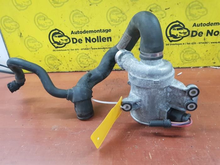 Begagnade Extra vattenpump BMW 1 serie (F20) M135i xDrive 3.0 24V Pris € 75,00 Marginaltabell erbjuds av autodemontage denollen