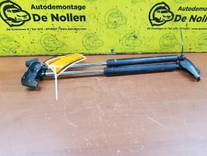 Used Set of tailgate gas struts Toyota Avensis Verso (M20) Price € 19,99 Margin scheme offered by de Nollen autorecycling