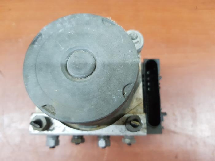 Używane Pompa ABS Fiat Grande Punto (199) 1.4 Cena € 31,00 Procedura marży oferowane przez autodemontage denollen