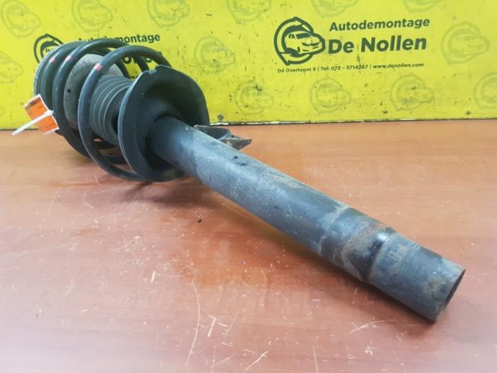Fronts shock absorber, left from a BMW 3 serie Compact (E46/5) 316ti 16V 2003