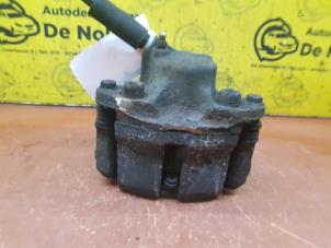 Used Front brake calliper, right Renault Clio II (BB/CB) 1.4 16V Price € 30,00 Margin scheme offered by de Nollen autorecycling