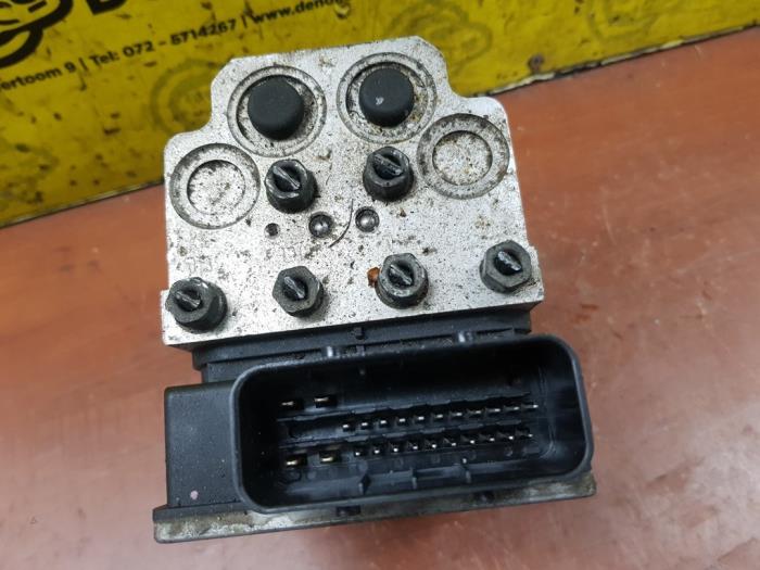 Usagé Pompe ABS Opel Vectra C Caravan 3.2 V6 24V Prix € 38,00 Règlement à la marge proposé par autodemontage denollen