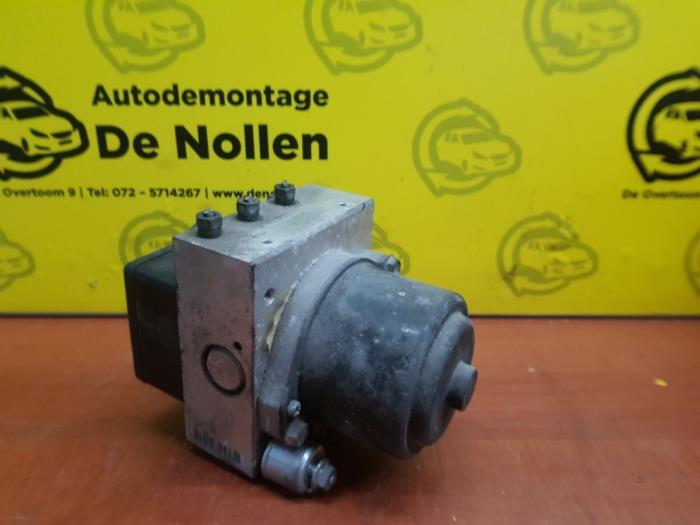 Begagnade ABS-pump Toyota HiAce II 2.5 D4-D 117 Pris € 85,91 Inklusive moms erbjuds av autodemontage denollen