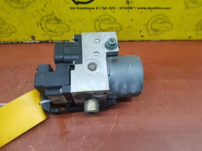 Begagnade ABS-pump Volkswagen Passat Variant (3B5) 1.8 20V Pris € 48,00 Marginaltabell erbjuds av autodemontage denollen