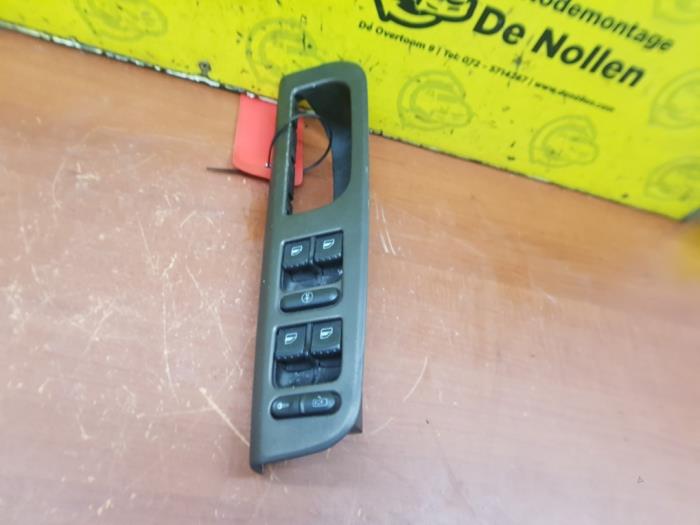 Usados Interruptor de ventanilla eléctrica Volkswagen Passat Variant (3B5) 1.8 20V Precio € 20,00 Norma de margen ofrecido por autodemontage denollen