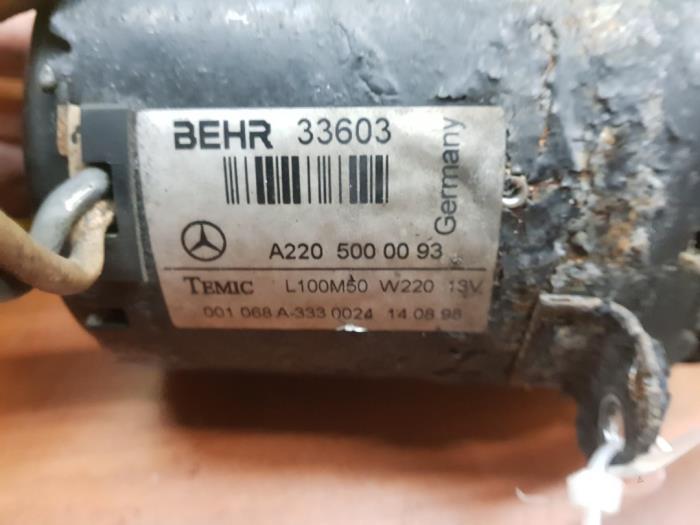 Ventilateur moteur d'un Mercedes-Benz S (W220) 3.2 S-320 18V 1998