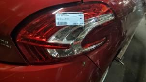 Usados Luz trasera derecha Peugeot 208 I (CA/CC/CK/CL) 1.0 Vti 12V PureTech Precio € 50,00 Norma de margen ofrecido por de Nollen autorecycling