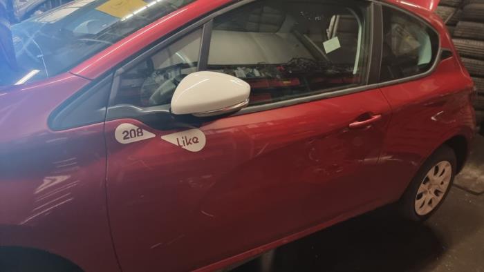 Puerta 2 puertas izquierda de un Peugeot 208 I (CA/CC/CK/CL) 1.0 Vti 12V PureTech 2015