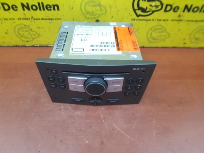 Radioodtwarzacz CD z Opel Astra H SW (L35) 1.3 CDTI 16V Ecotec 2006