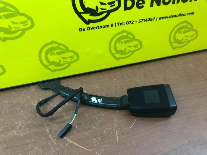 Front seatbelt buckle, right from a Seat Leon (5FB) 2.0 TSI Cupra 280 16V 2016