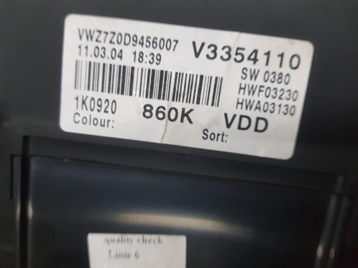 Cuentakilómetros de un Volkswagen Golf V (1K1) 1.6 FSI 16V 2005