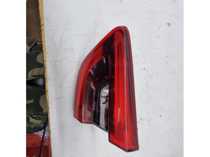 Luz trasera derecha de un Renault Kadjar (RFEH) 1.2 Energy TCE 130 2017