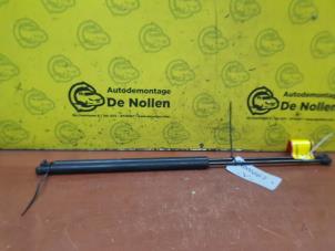 Usagé Kit amortisseur gaz hayon Peugeot 306 (7D) 1.8 Prix € 19,99 Règlement à la marge proposé par de Nollen autorecycling