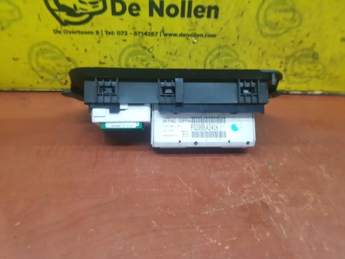 Begagnade Innerdisplay Renault Scénic I (JA) 1.6 16V Pris € 30,00 Marginaltabell erbjuds av autodemontage denollen