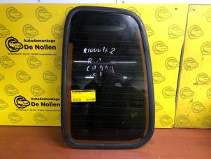 Używane Szyba drzwi prawych tylnych wersja 4-drzwiowa Volkswagen Caddy II (9K9A) Cena € 40,00 Procedura marży oferowane przez de Nollen autorecycling