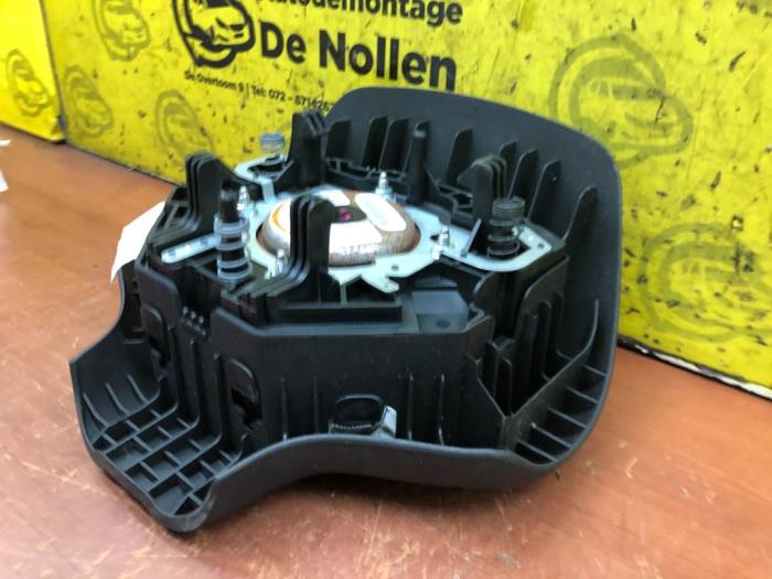 Left airbag (steering wheel) from a Citroën C3 Picasso (SH) 1.6 HDi 90 2011