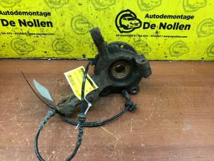 Used Knuckle, front right Renault Twingo II (CN) 1.2 16V Quickshift 5 Price € 50,00 Margin scheme offered by de Nollen autorecycling