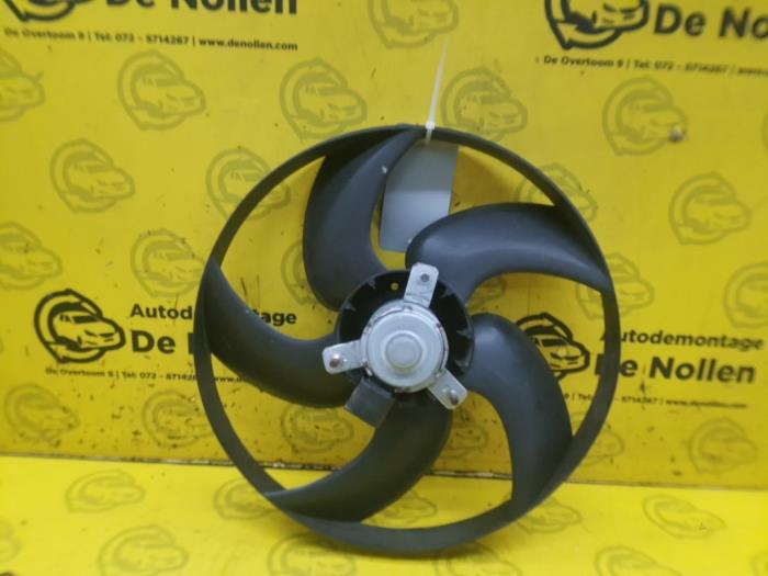 Cooling fans from a Ford Fiesta 4 1.3i 2001