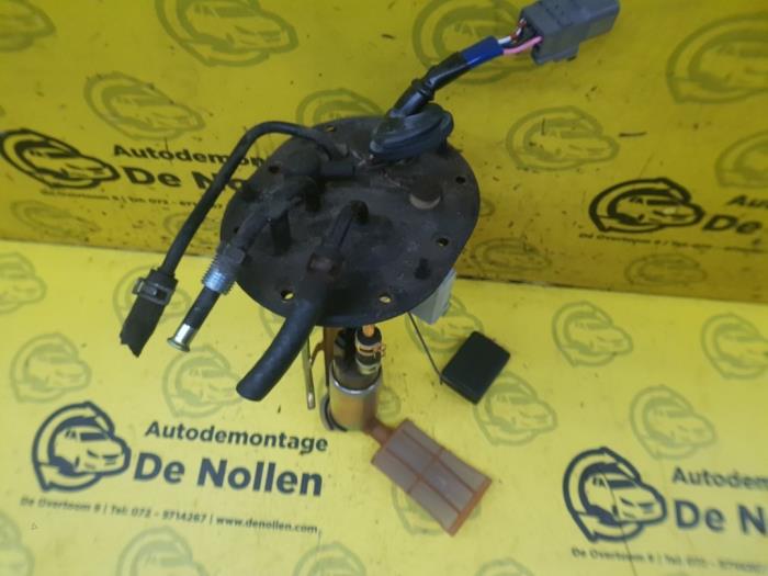 Electric fuel pump from a Toyota Starlet (EP8/NP8) 1.3 Friend,XLi 12V 1993