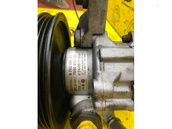 Power steering pump from a MINI Mini One/Cooper (R50) 1.4 D One 2003
