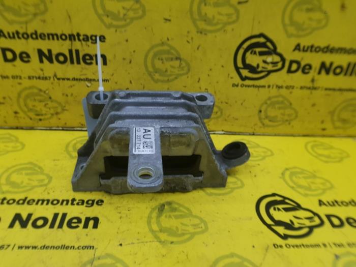 Used Engine mount Opel Insignia Sports Tourer 2.0 Turbo 16V Bio-Ethanol E85 Price on request offered by autodemontage denollen