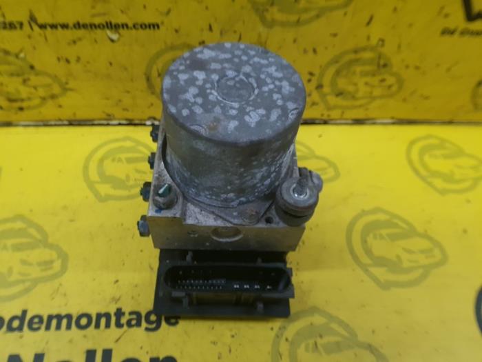 Begagnade ABS-pump Opel Tigra Twin Top 1.4 16V Pris på förfrågan erbjuds av autodemontage denollen