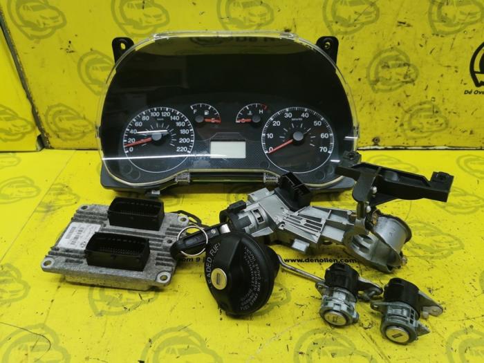 Gebrauchte Schlossset Fiat Grande Punto (199) 1.2 Preis € 225,00 Margenregelung angeboten von autodemontage denollen