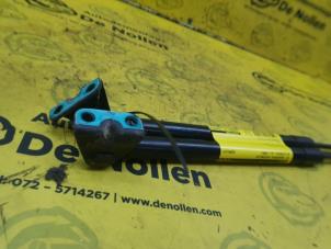 Used Set of tailgate gas struts Volkswagen Scirocco (137/13AD) 2.0 TSI 16V Price € 23,50 Margin scheme offered by de Nollen autorecycling