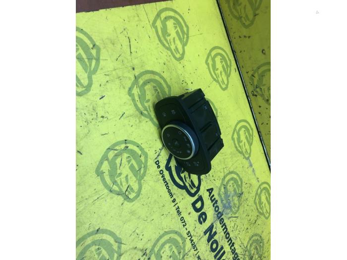 Light switch from a Ford Fiesta 7 1.0 EcoBoost 12V 2020