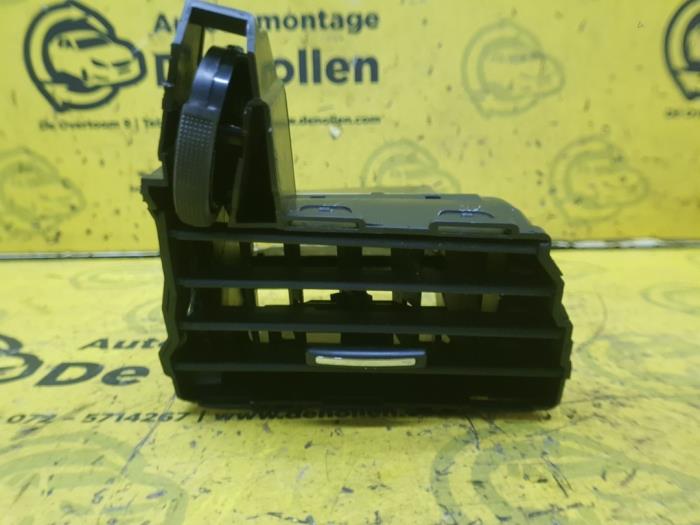 Dashboard vent from a Citroën C5 III Berline (RD) 1.6 16V THP 155 2010