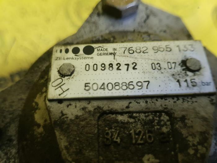 Bomba de dirección asistida de un Iveco New Daily IV 35C14, C14/P, S14, S14/P, S14D, S14D/P 2010