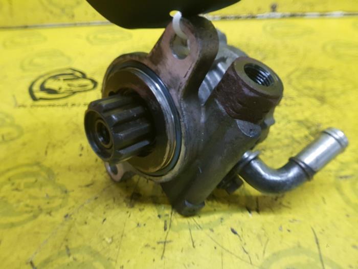 Usagé Pompe de direction Toyota Dyna 100/150 3.0D-4D 16V Prix € 150,00 Règlement à la marge proposé par autodemontage denollen