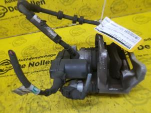 Used Rear brake calliper, left Porsche Macan (95B) 3.0 S Diesel V6 24V Price € 150,00 Margin scheme offered by de Nollen autorecycling