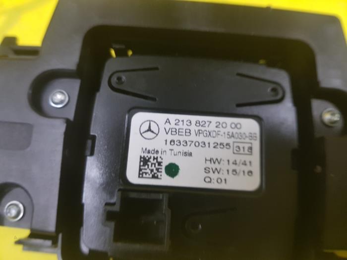 Uhr van een Mercedes-Benz E Estate (S213) E-220d 2.0 Turbo 16V 2016