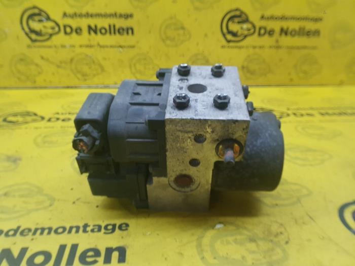 Używane Pompa ABS Volvo V40 (VW) 1.8 16V Cena na żądanie oferowane przez autodemontage denollen
