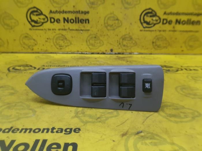 Usados Interruptor de ventanilla eléctrica Mazda Premacy 1.8 16V Precio € 40,00 Norma de margen ofrecido por autodemontage denollen